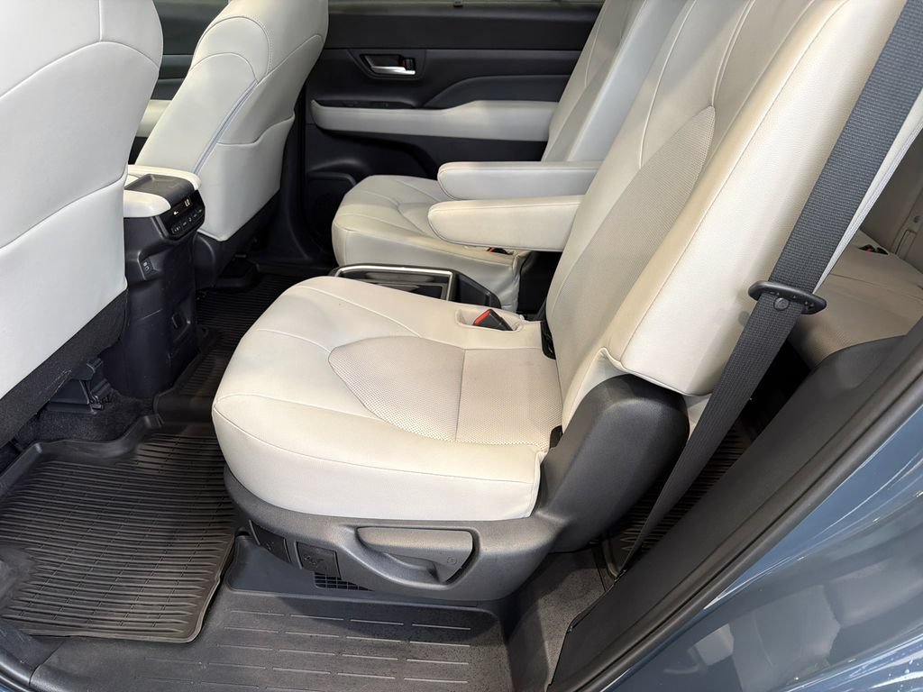 Used 2025 Toyota Grand Highlander AWD Hybrid image 18