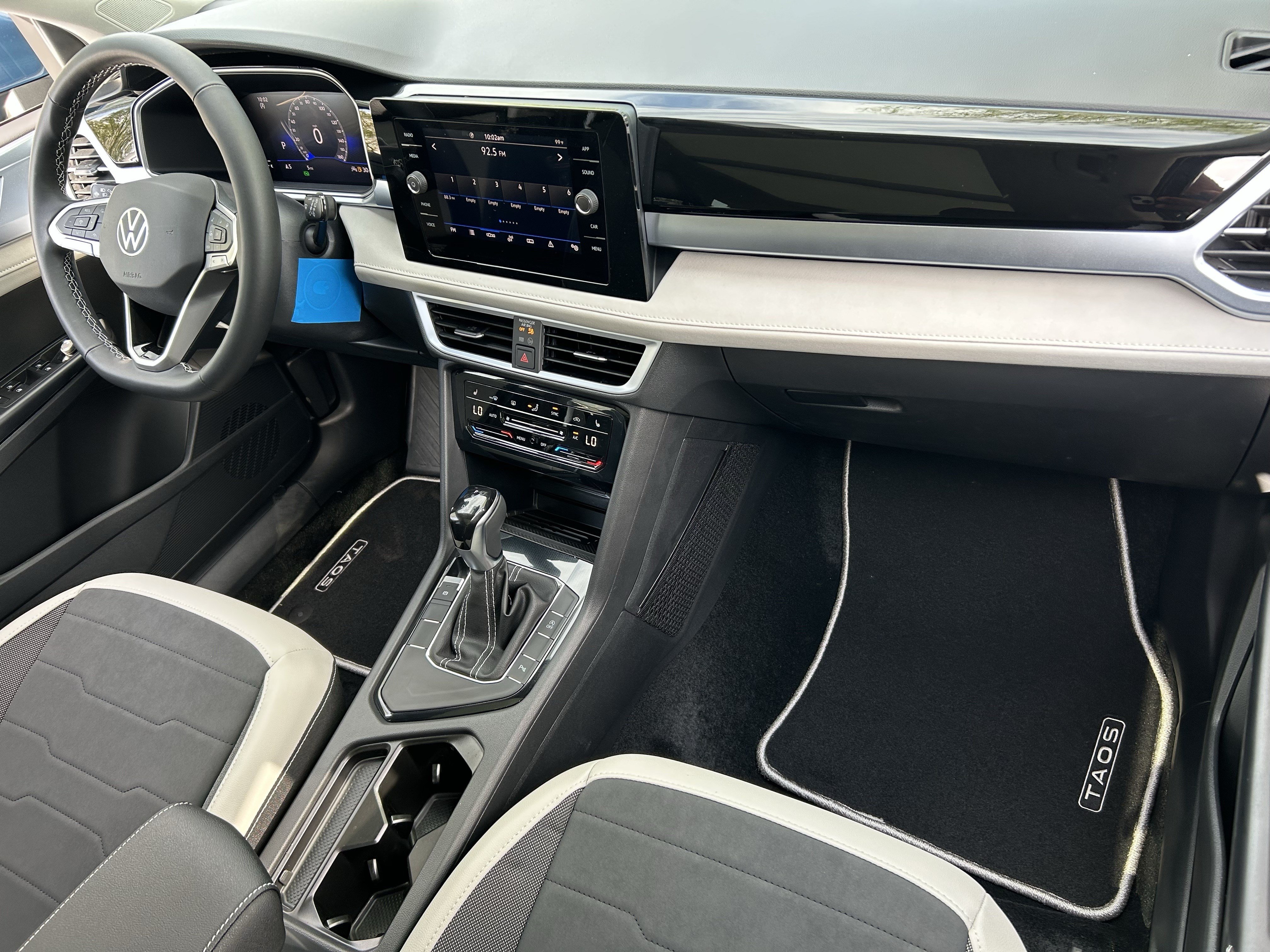 New 2026 Volkswagen Taos SE FWD image 10