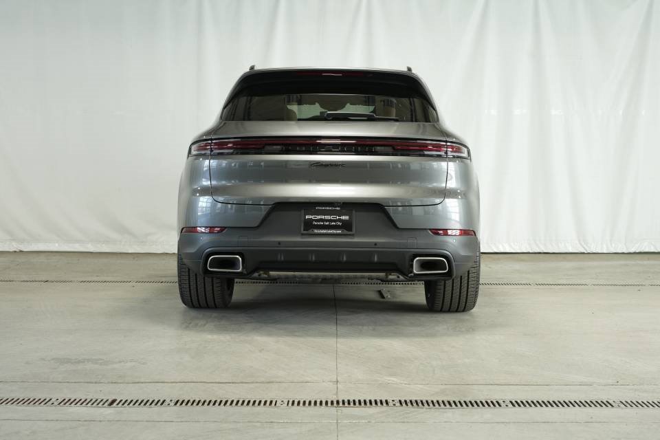 New 2025 Porsche Cayenne E-Hybrid image 4