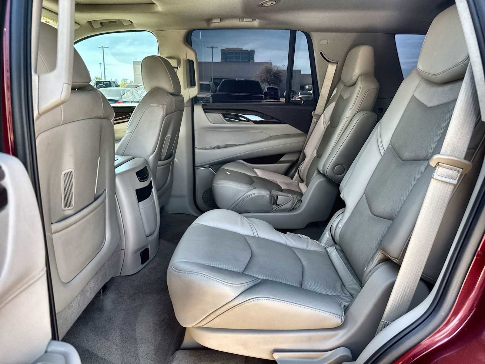 Used 2016 Cadillac Escalade Luxury image 4