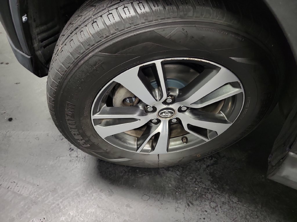 Used 2018 Toyota RAV4 XLE AWD/4WD image 13