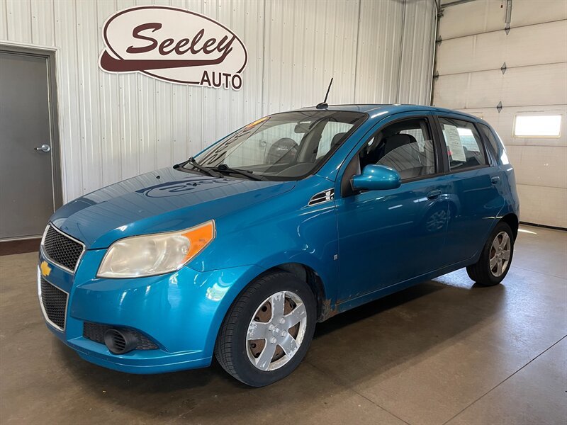 Used 2009 Chevrolet Aveo5 LT FWD image 1