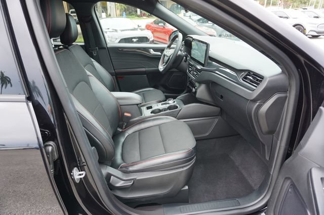 Certified 2023 Ford Escape ST-Line w/ Tech Pack #1 FWD image 3