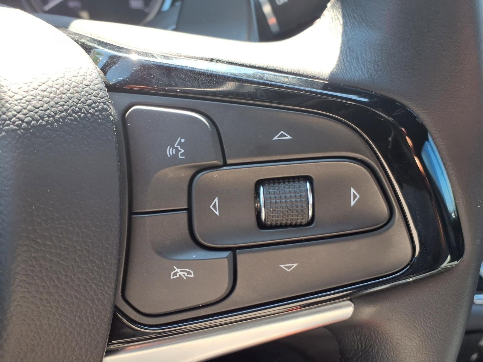 Used 2023 Buick Enclave Essence w/ Experience Buick Package FWD image 19