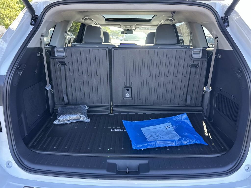 New 2026 Toyota Highlander Platinum AWD/4WD image 9