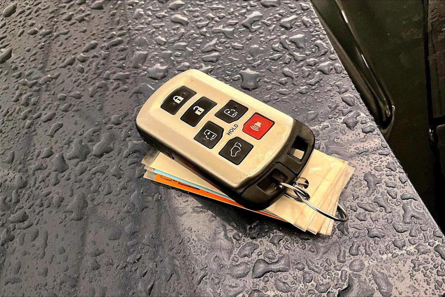 Used 2014 Toyota Sienna XLE image 10