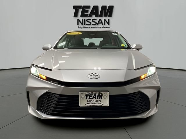 Used 2025 Toyota Camry LE AWD/4WD image 2