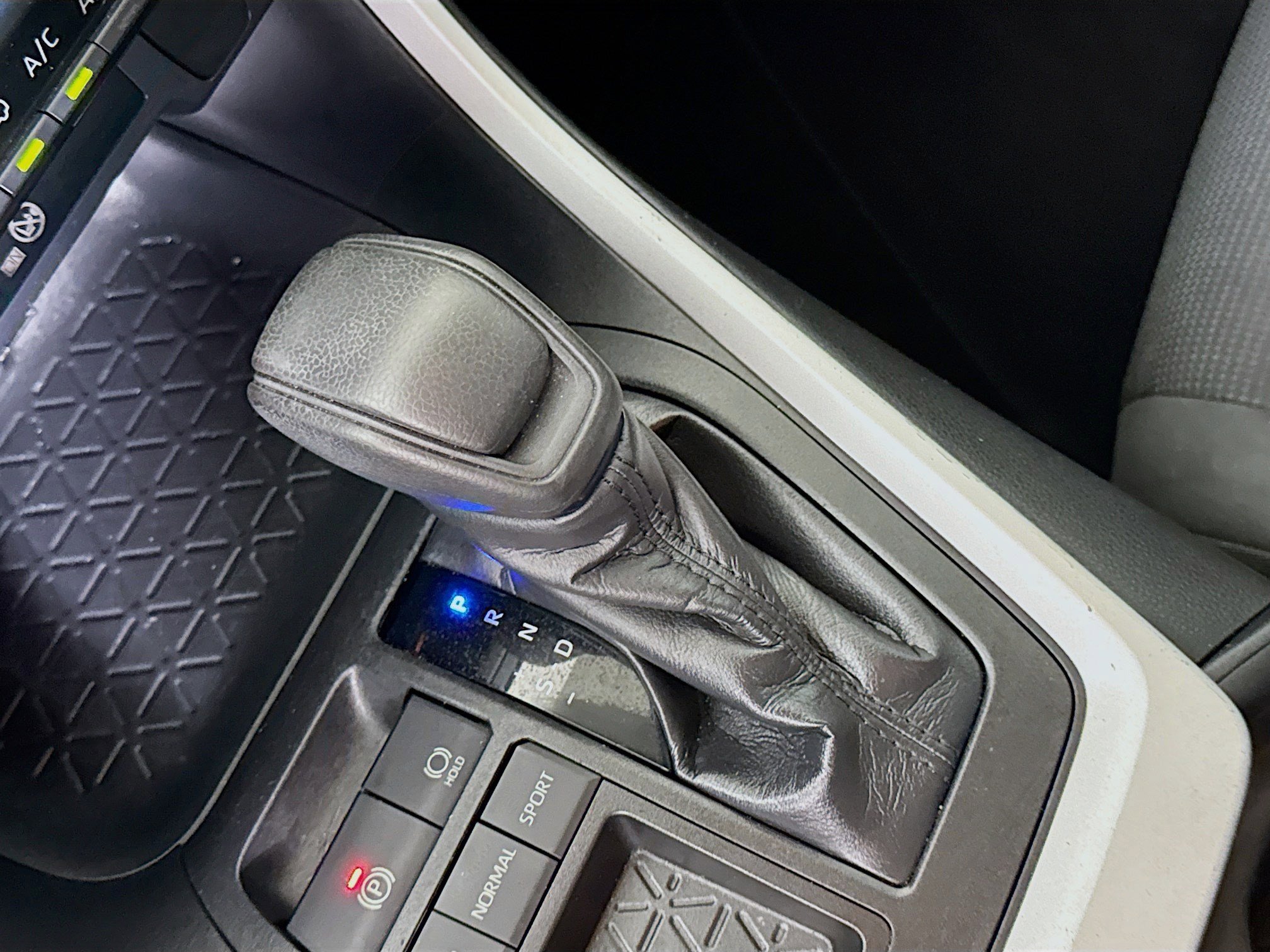 Used 2020 Toyota RAV4 LE image 20