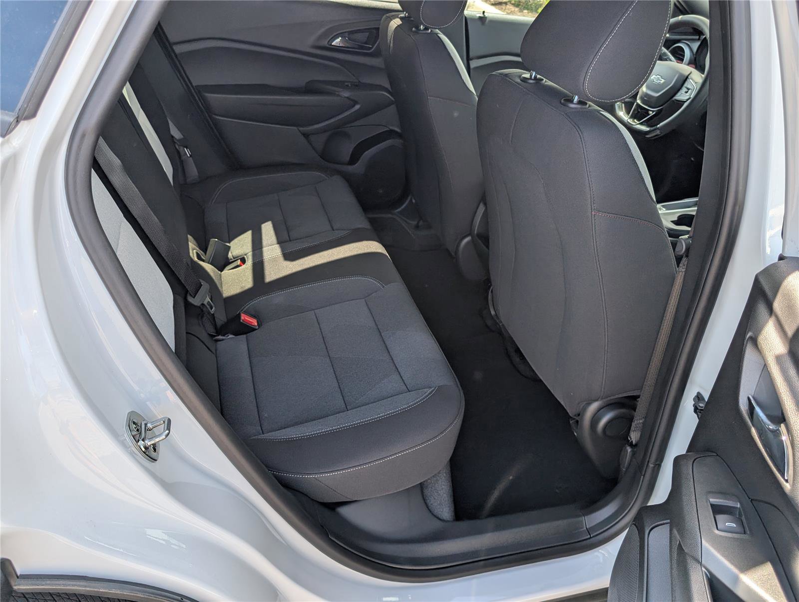 New 2026 Chevrolet Trax RS w/ Sunroof Package FWD image 7