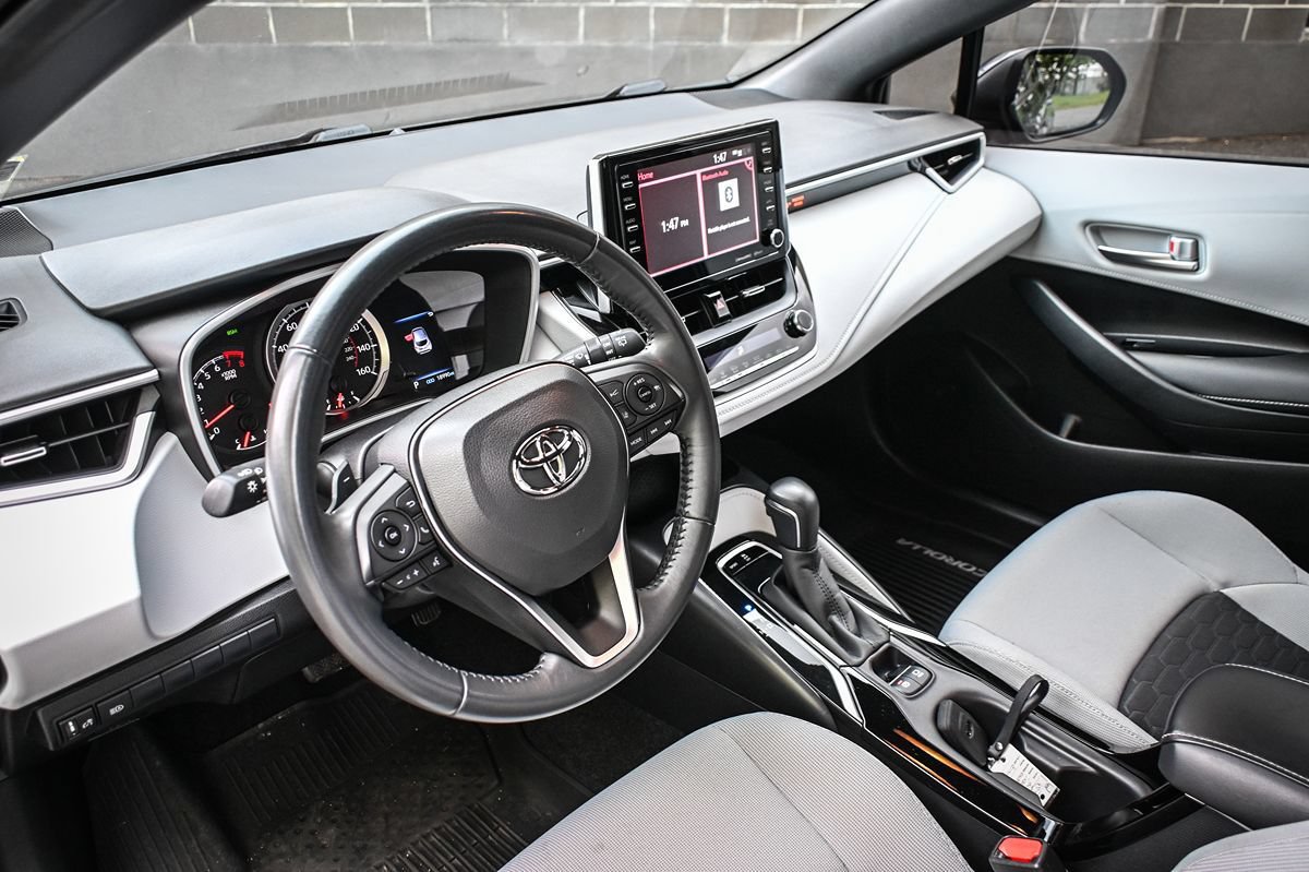 Used 2021 Toyota Corolla SE w/ SE Preferred Package FWD image 9