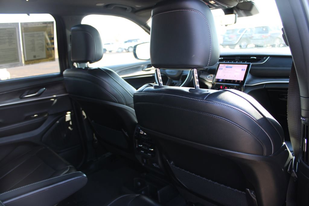 Used 2024 Jeep Grand Cherokee L Limited w/ Luxury Tech Group II image 36