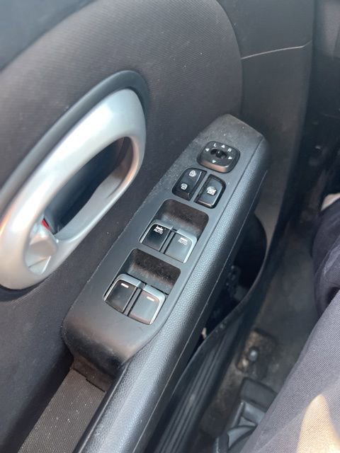 Used 2017 Kia Soul + FWD image 9
