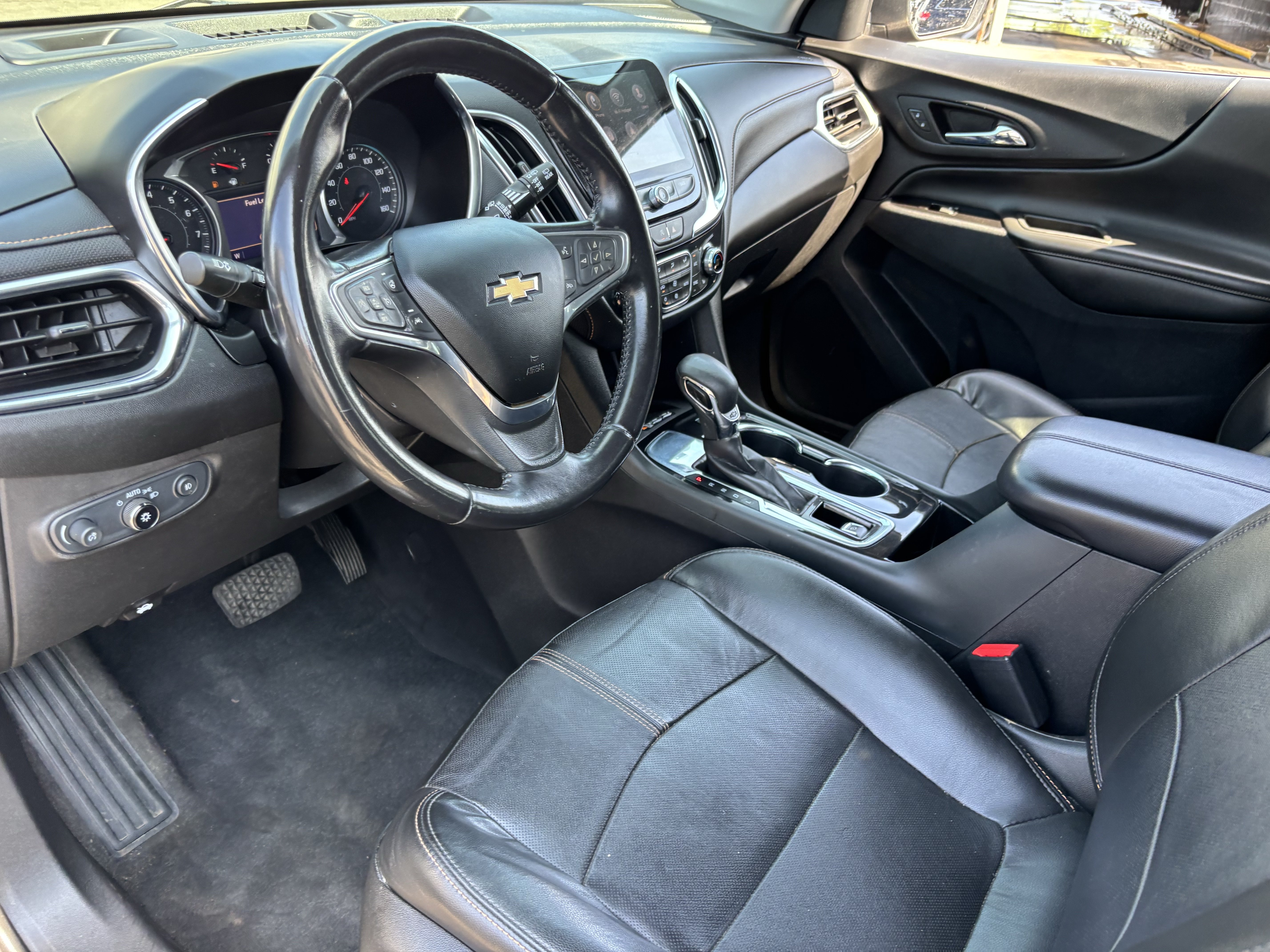 Used 2022 Chevrolet Equinox Premier w/ LPO, Cargo Package FWD image 11