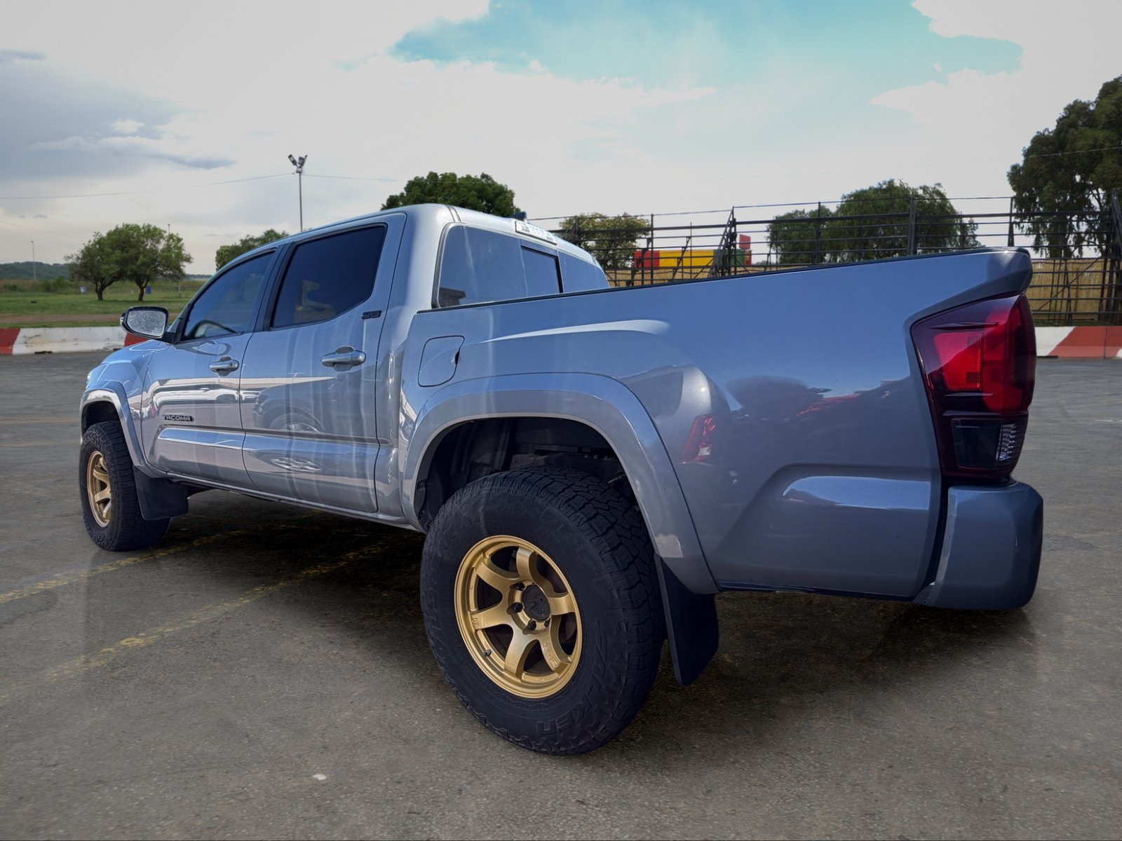 Used 2021 Toyota Tacoma SR5 w/ Technology Package AWD/4WD image 4