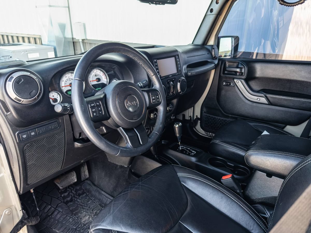 Used 2017 Jeep Wrangler Unlimited Rubicon w/ Cold Weather Group AWD/4WD image 6