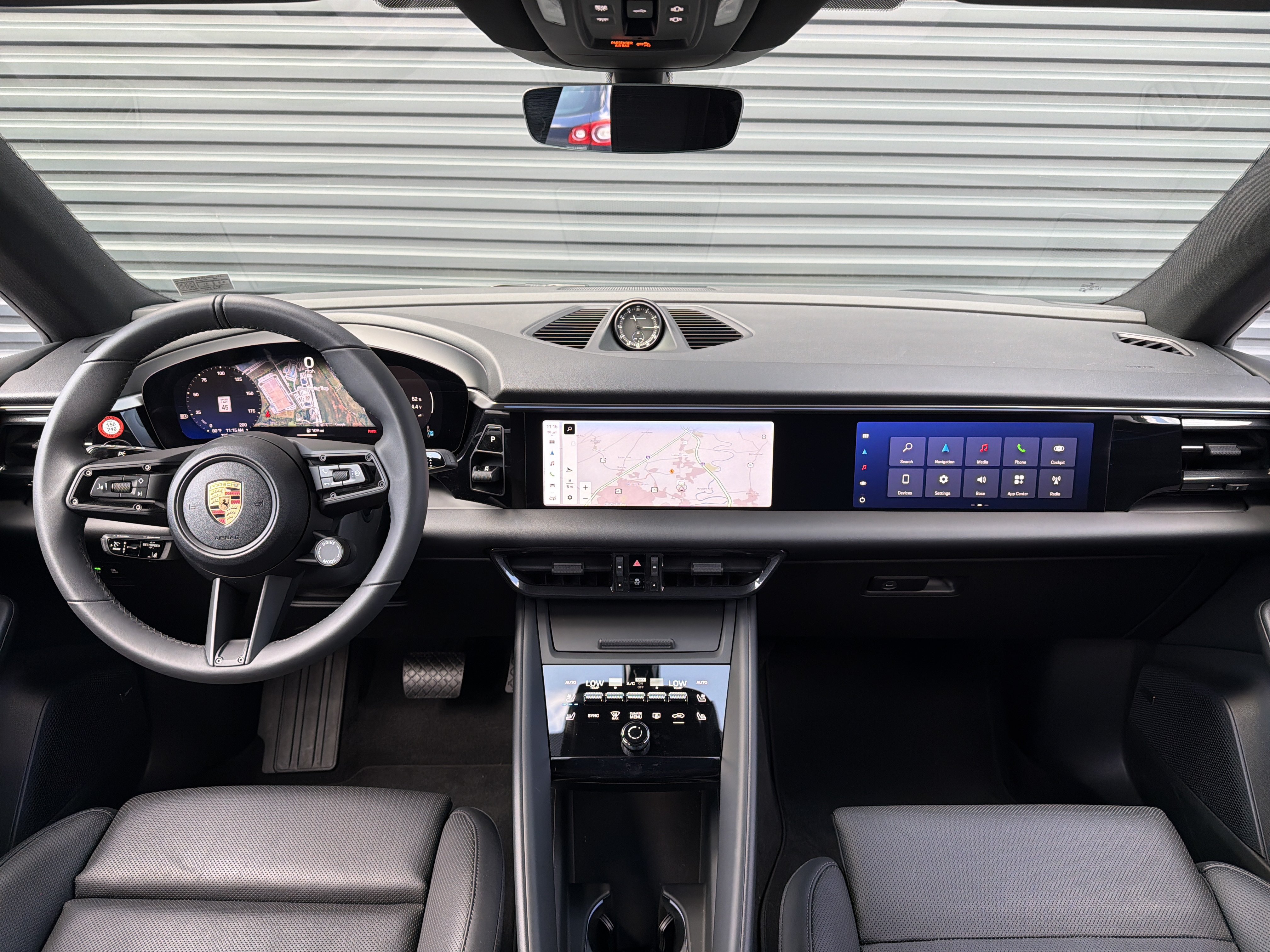 New 2025 Porsche Macan 4 Electric AWD/4WD image 15
