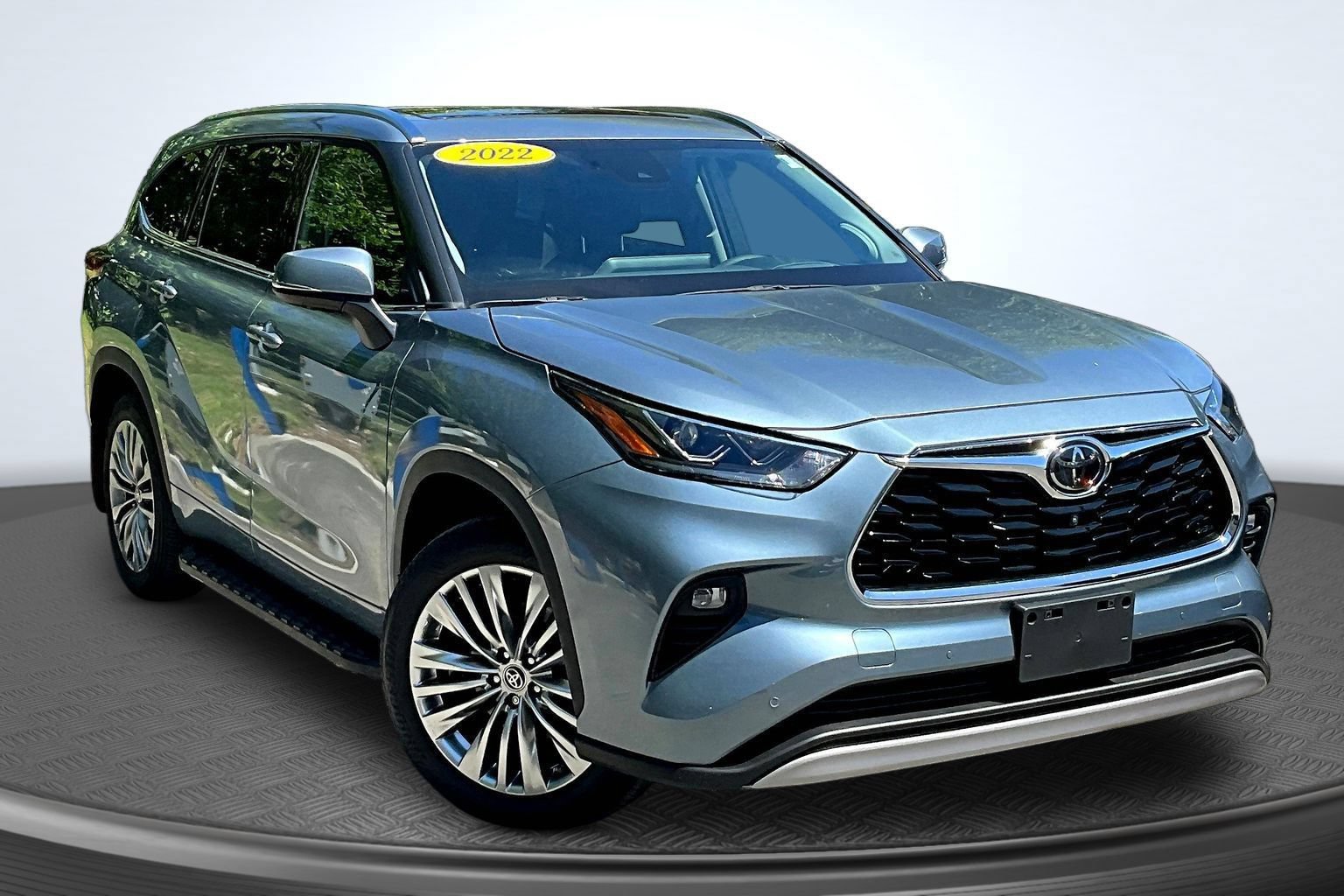 Used 2022 Toyota Highlander Platinum AWD/4WD image 3