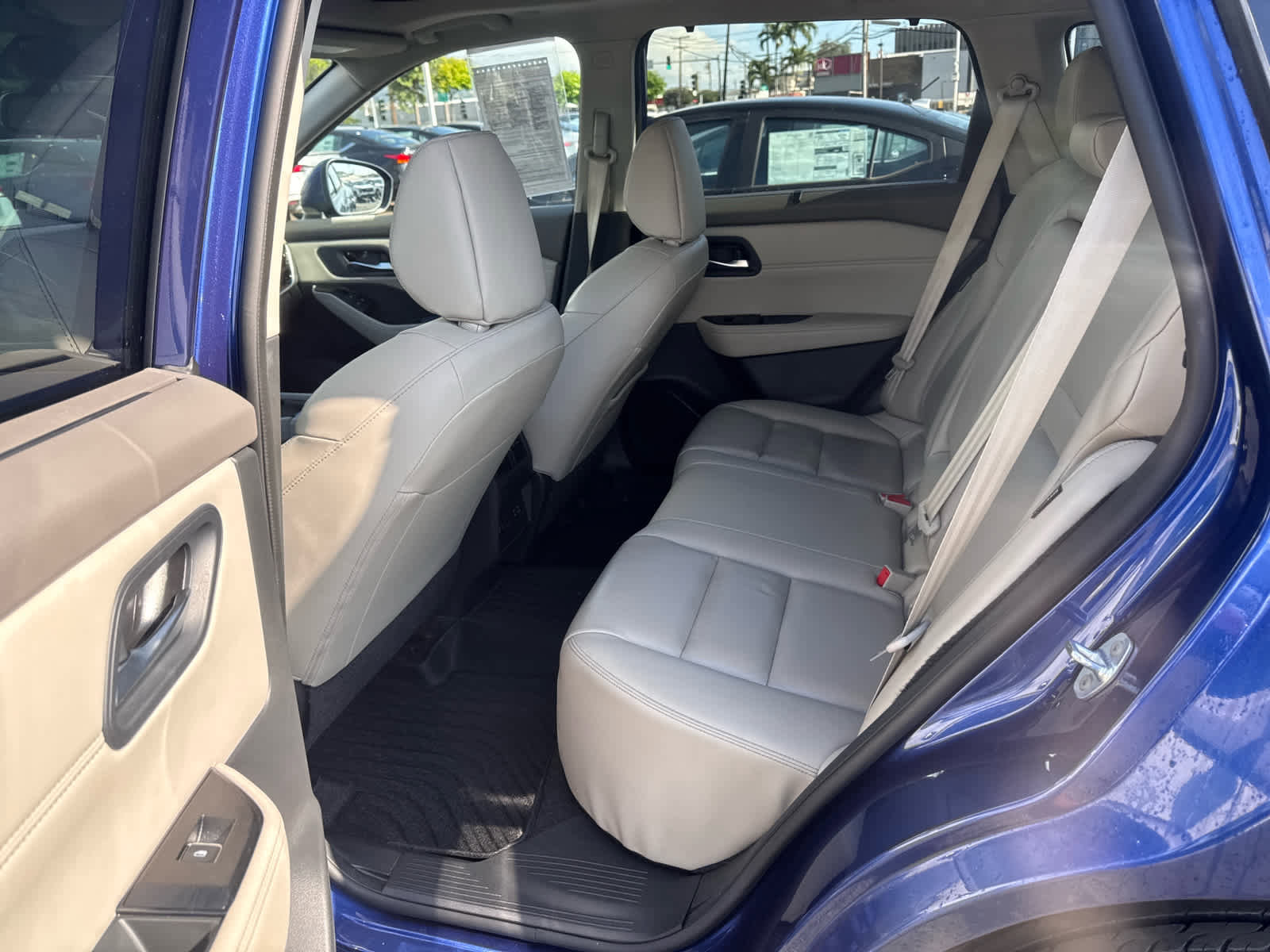 Used 2023 Nissan Rogue SL w/ SL Premium Package image 9