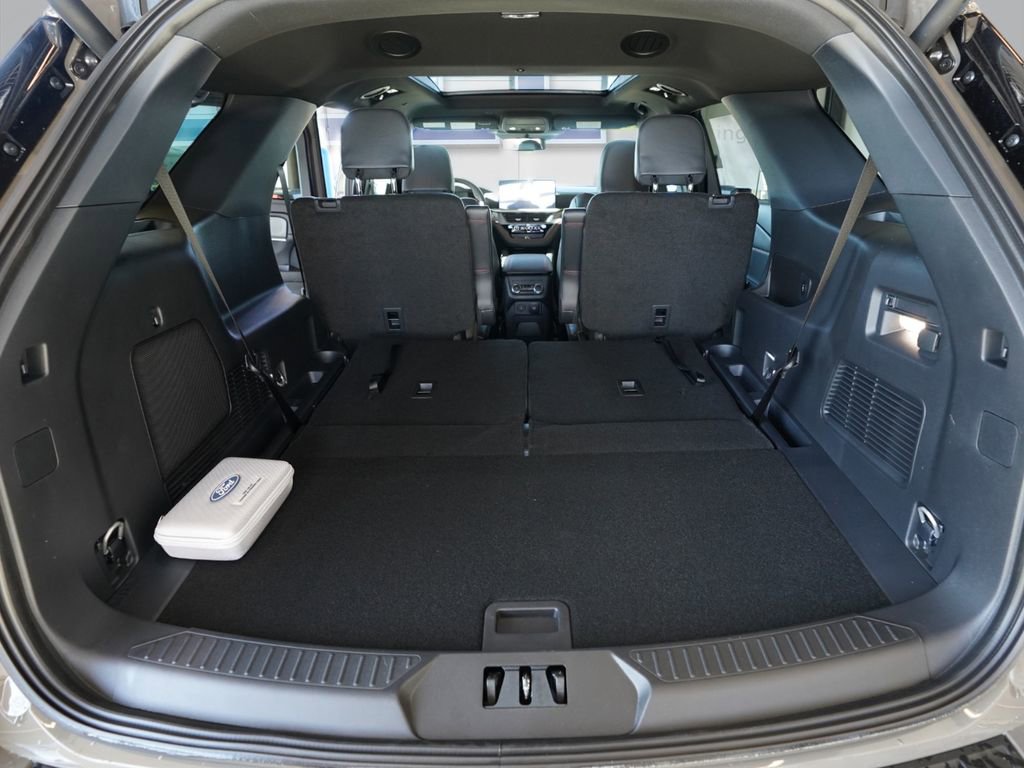 New 2026 Ford Explorer ST-Line w/ ST-Line Street Pack image 13