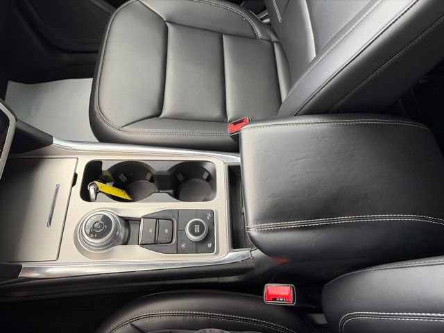 Used 2024 Ford Explorer XLT w/ Equipment Group 202A AWD/4WD image 17