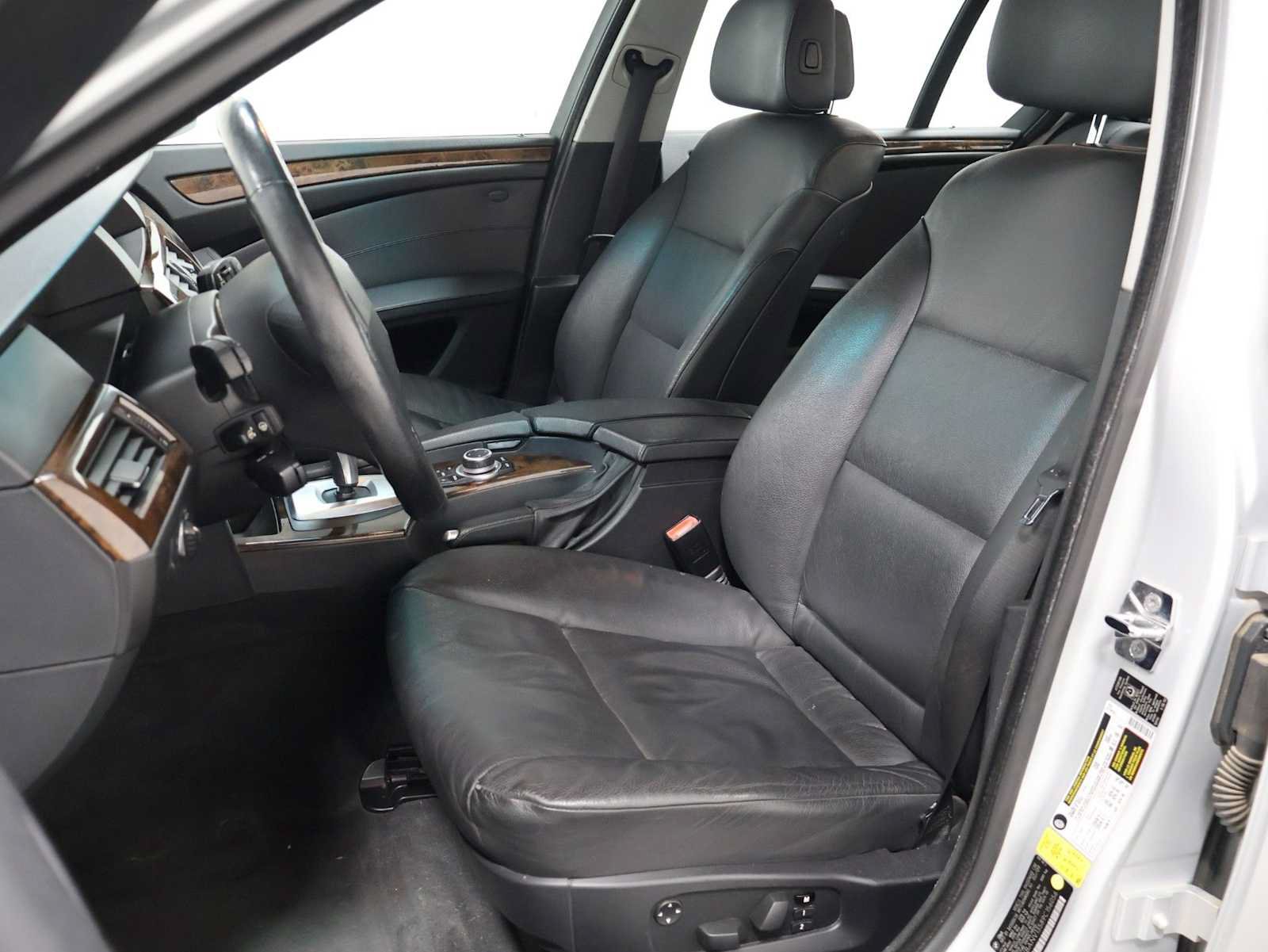 Used 2009 BMW 528i xDrive Sedan AWD/4WD image 5