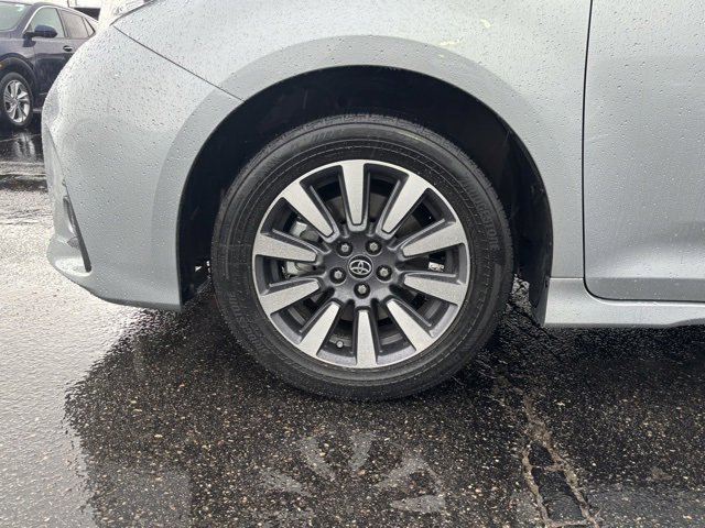 Used 2020 Toyota Sienna XLE w/ XLE Navigation Package image 10