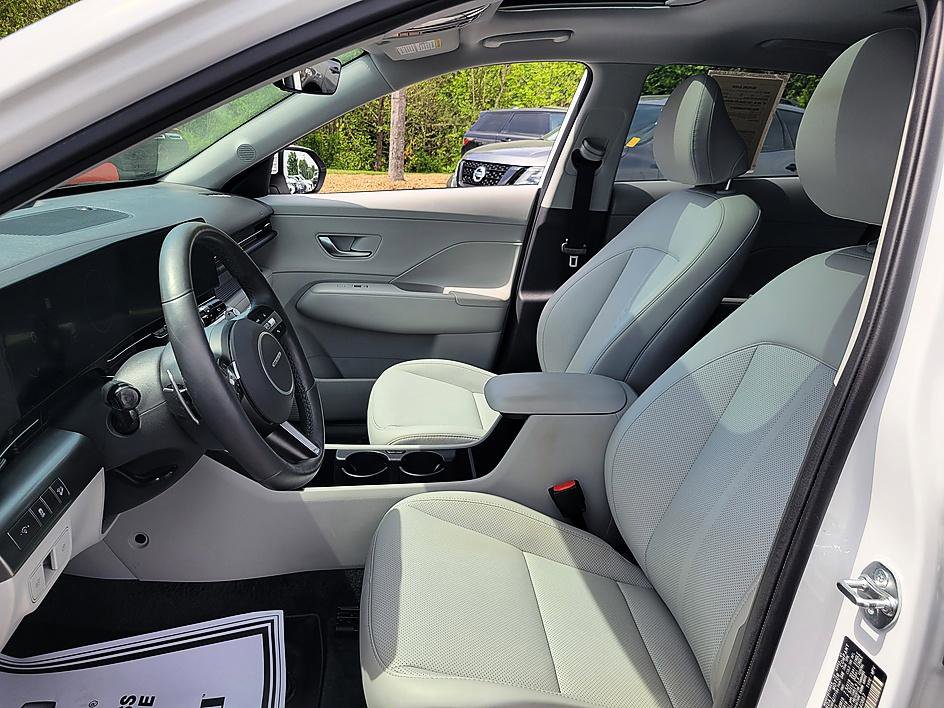 Used 2025 Hyundai Kona Limited FWD image 11