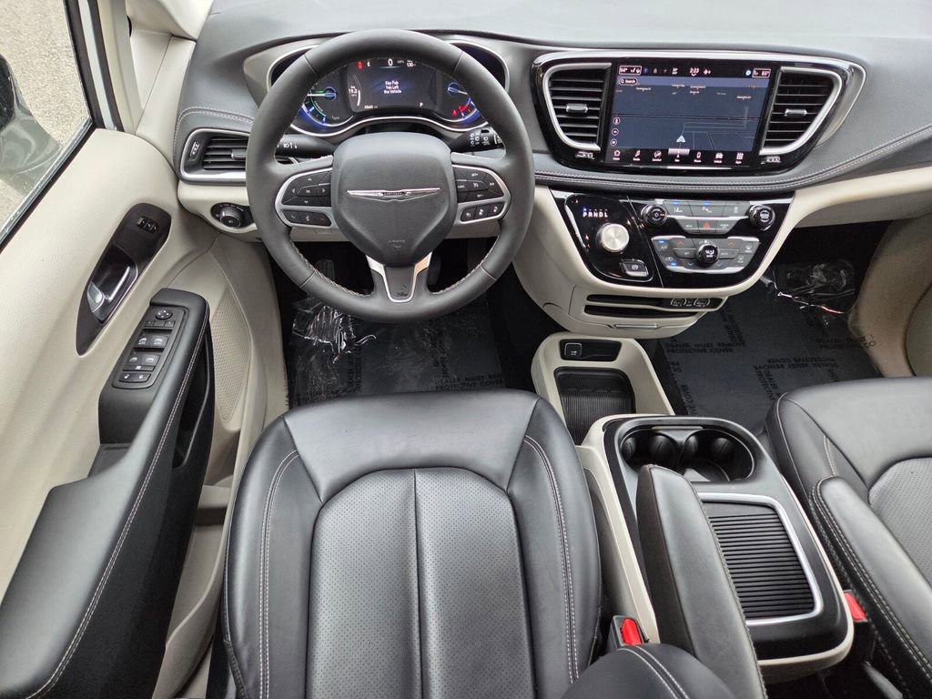 Used 2024 Chrysler Pacifica Select image 22
