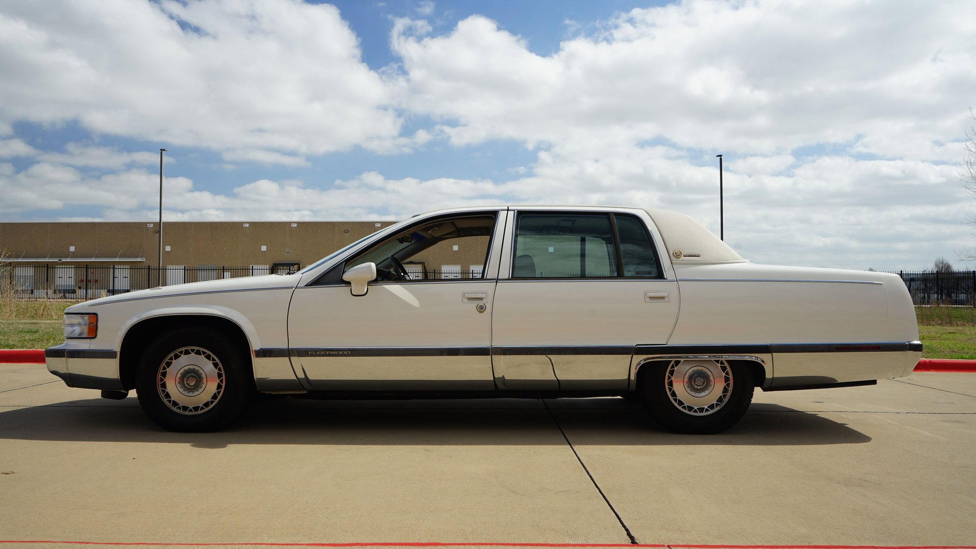 Used 1993 Cadillac Fleetwood Sedan RWD image 6
