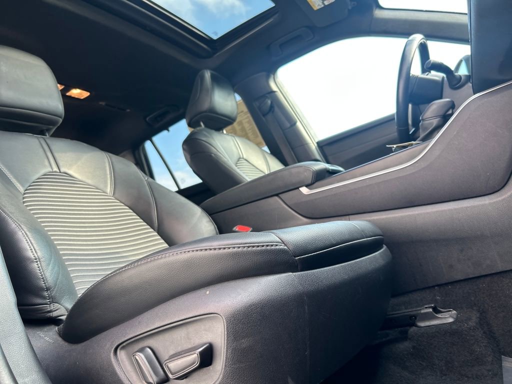 Used 2024 Toyota Highlander XSE image 28