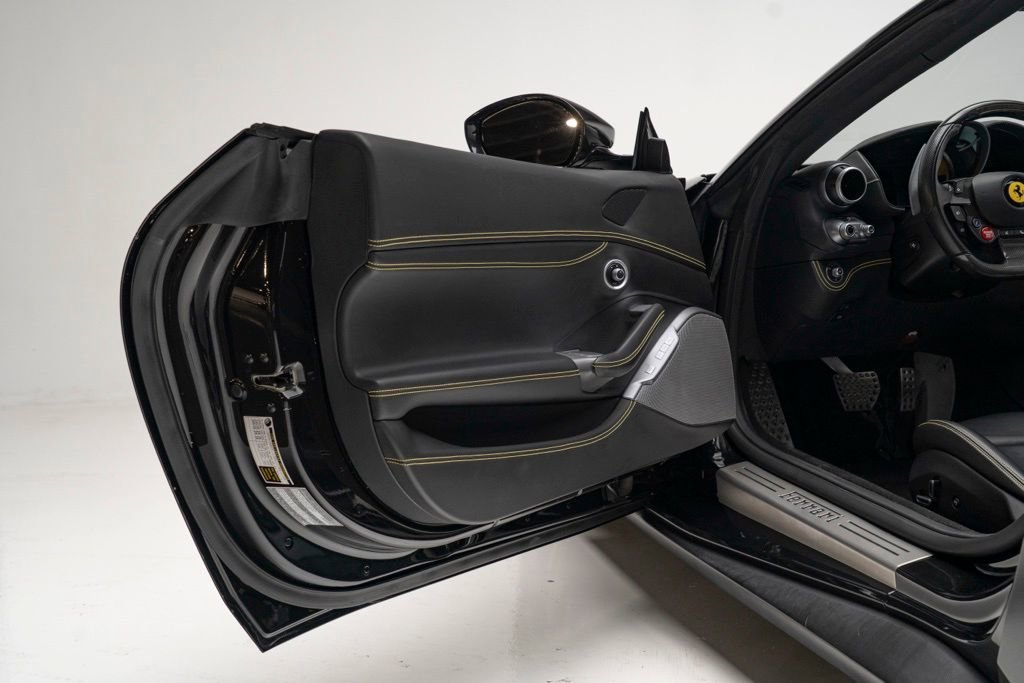 Used 2019 Ferrari Portofino image 17