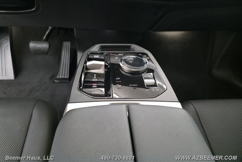 Used 2023 BMW iX xDrive50 w/ Sport Package AWD/4WD image 29