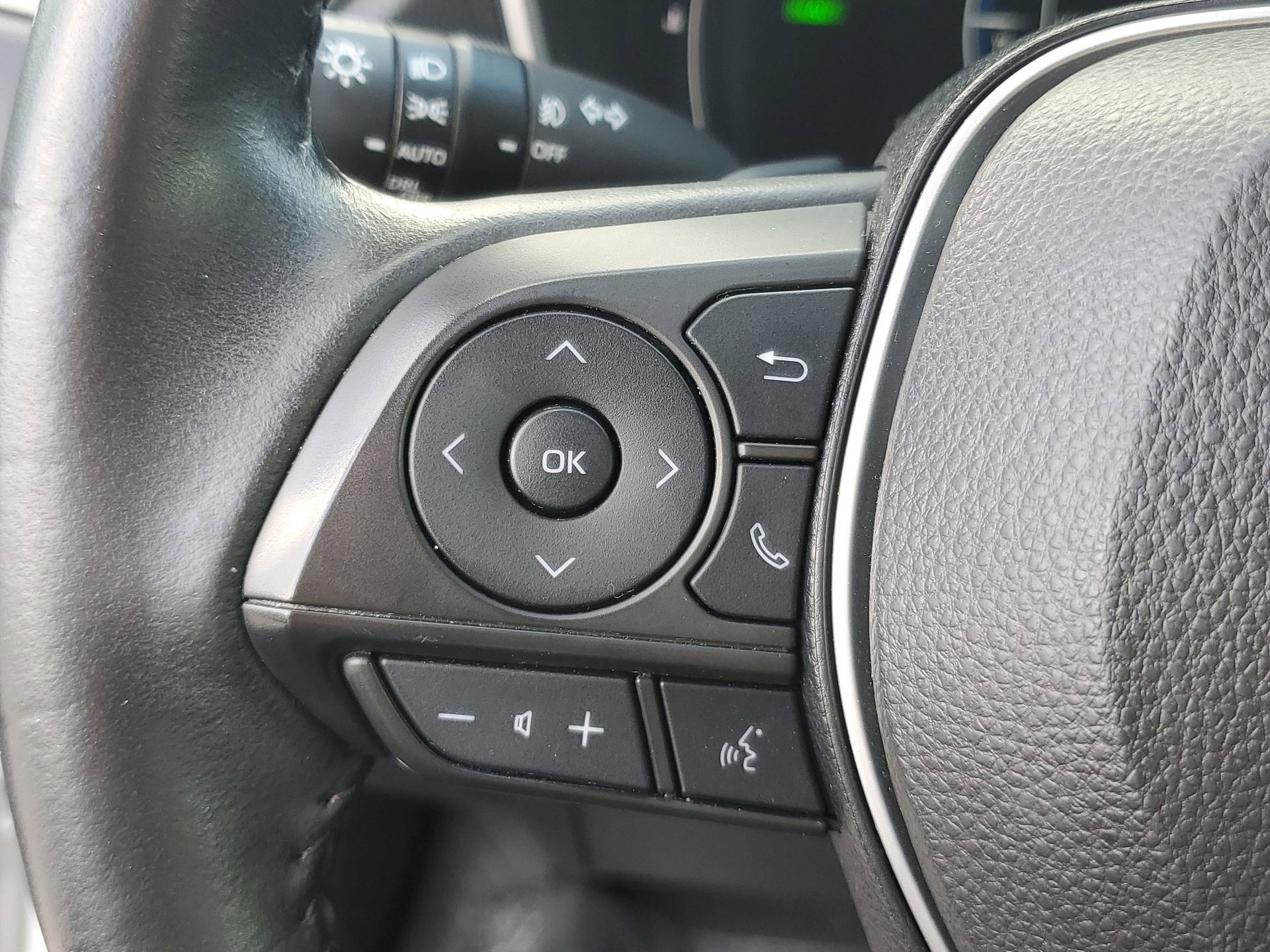 Used 2023 Toyota Corolla Cross XSE w/ Convenience Package image 23