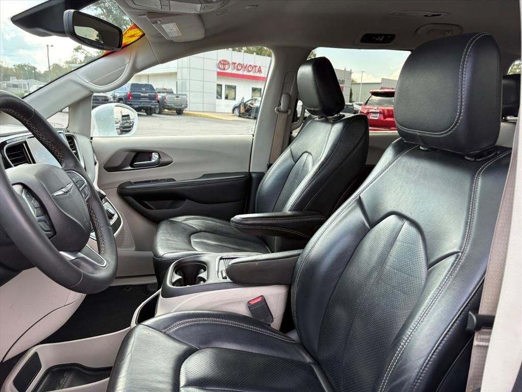 Used 2022 Chrysler Pacifica Touring-L image 24