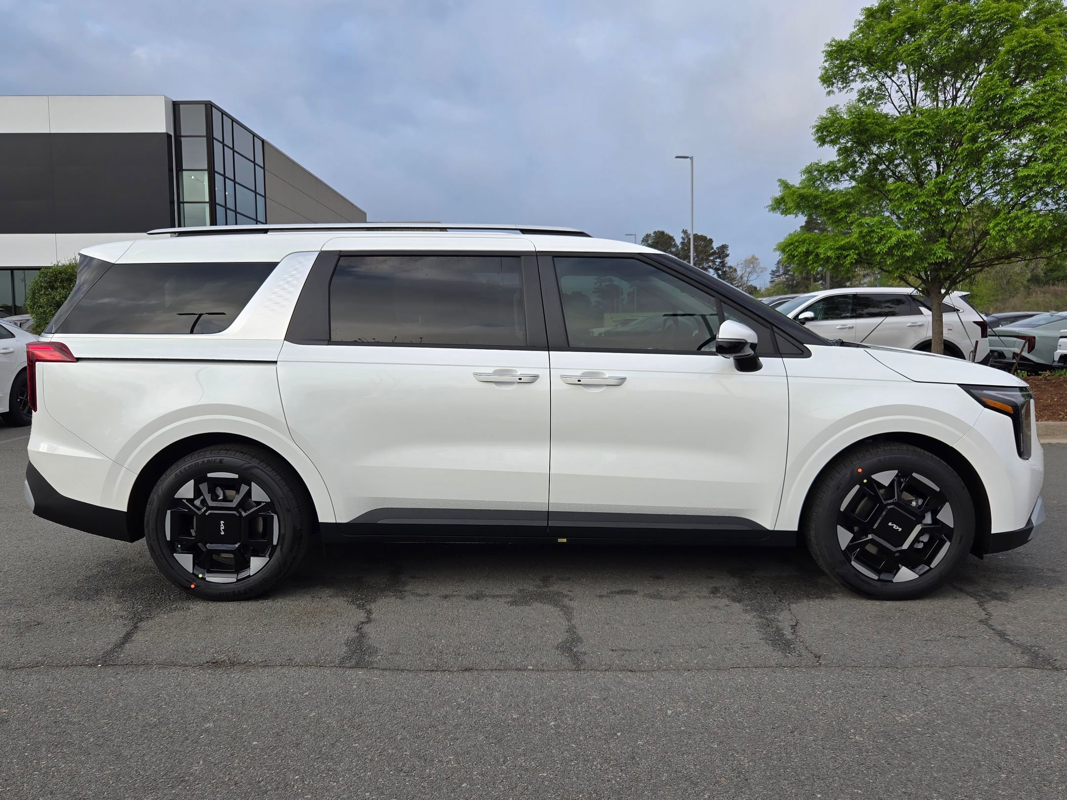 New 2026 Kia Carnival EX FWD image 8