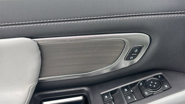 Used 2025 Ford Expedition Platinum image 11