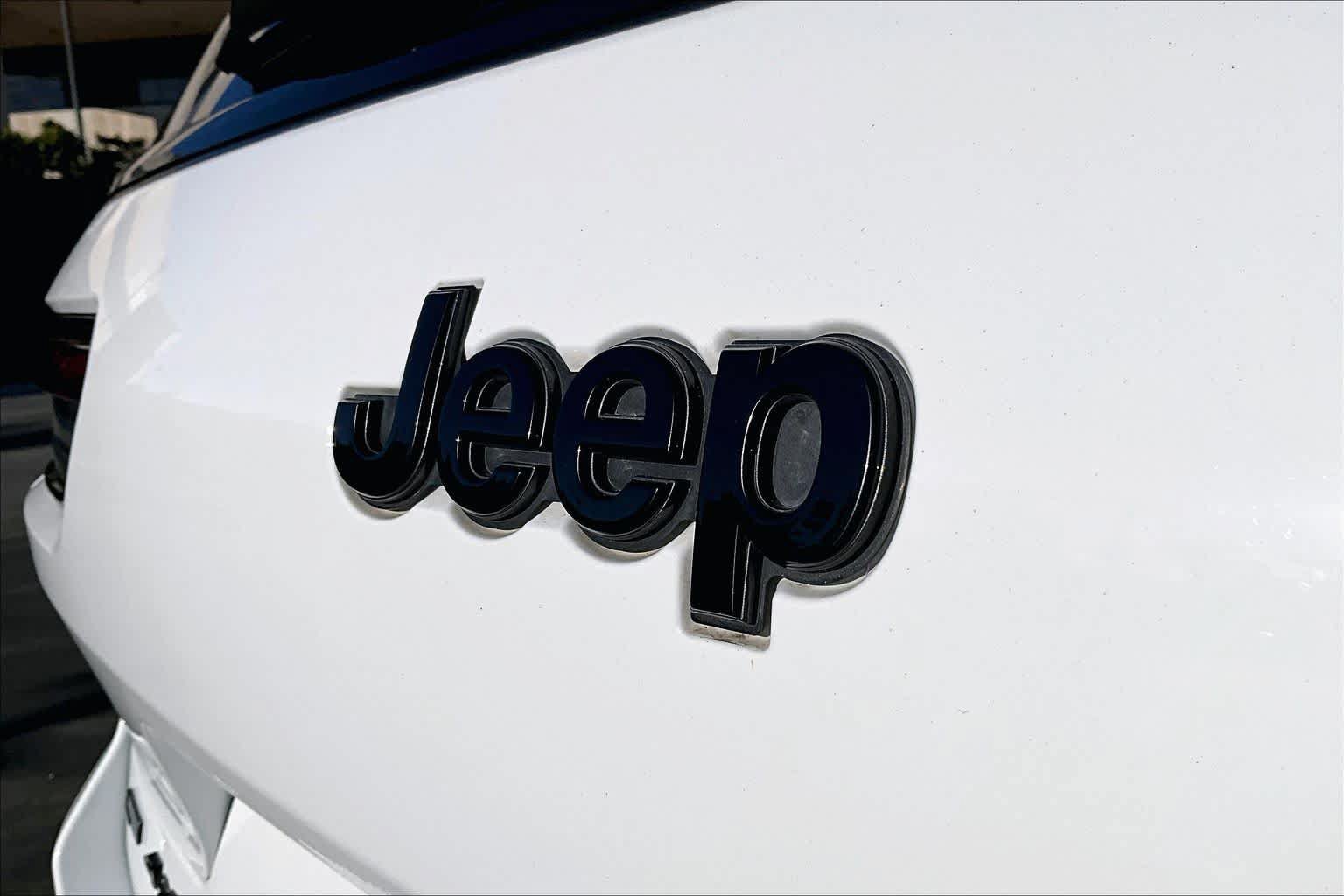Used 2021 Jeep Grand Cherokee L Laredo AWD/4WD image 9