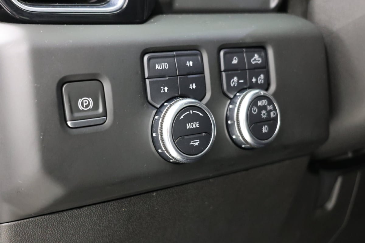 Used 2024 GMC Sierra 2500 Denali AWD/4WD image 18