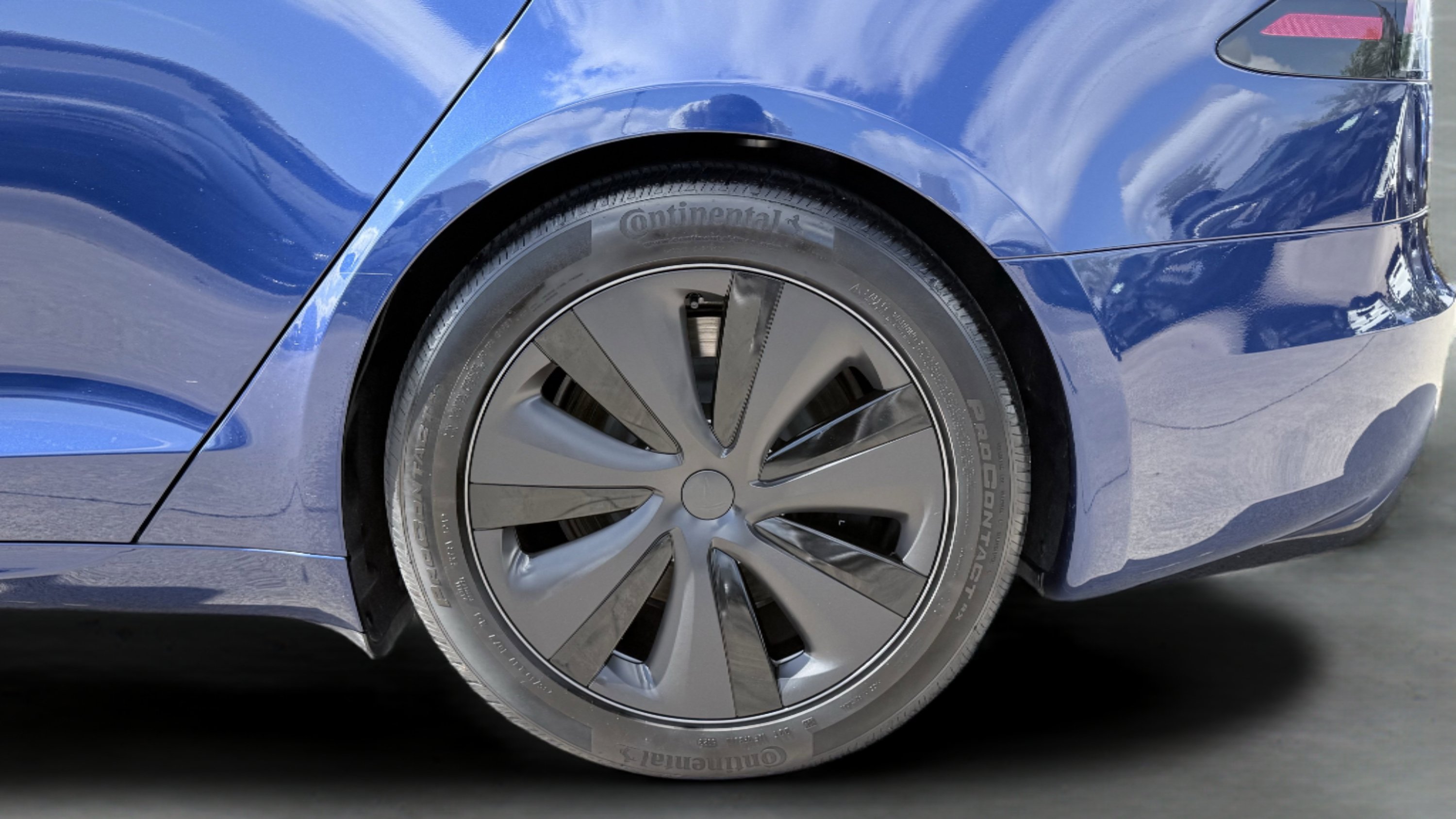 Used 2024 Tesla Model S AWD/4WD image 14