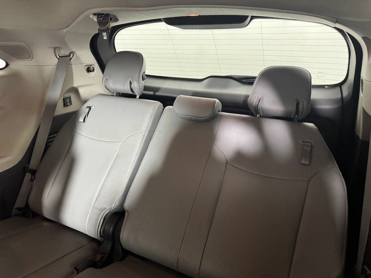 Used 2021 Toyota Sienna Limited FWD image 29