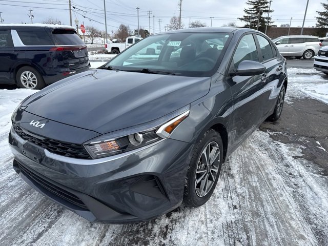 Used 2023 Kia Forte LXS image 3