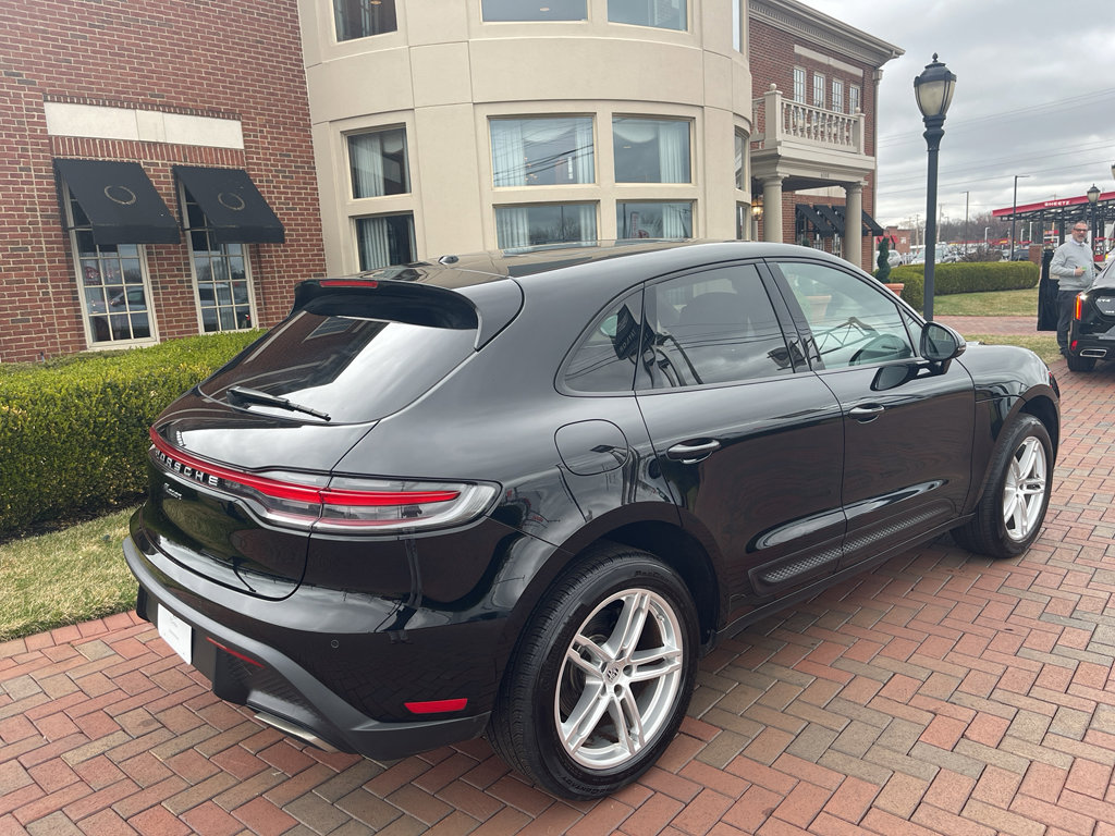Used 2024 Porsche Macan Turbo image 8