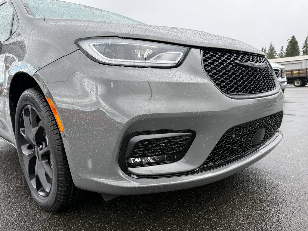 Used 2022 Chrysler Pacifica Limited w/ S Appearance Package AWD/4WD image 32