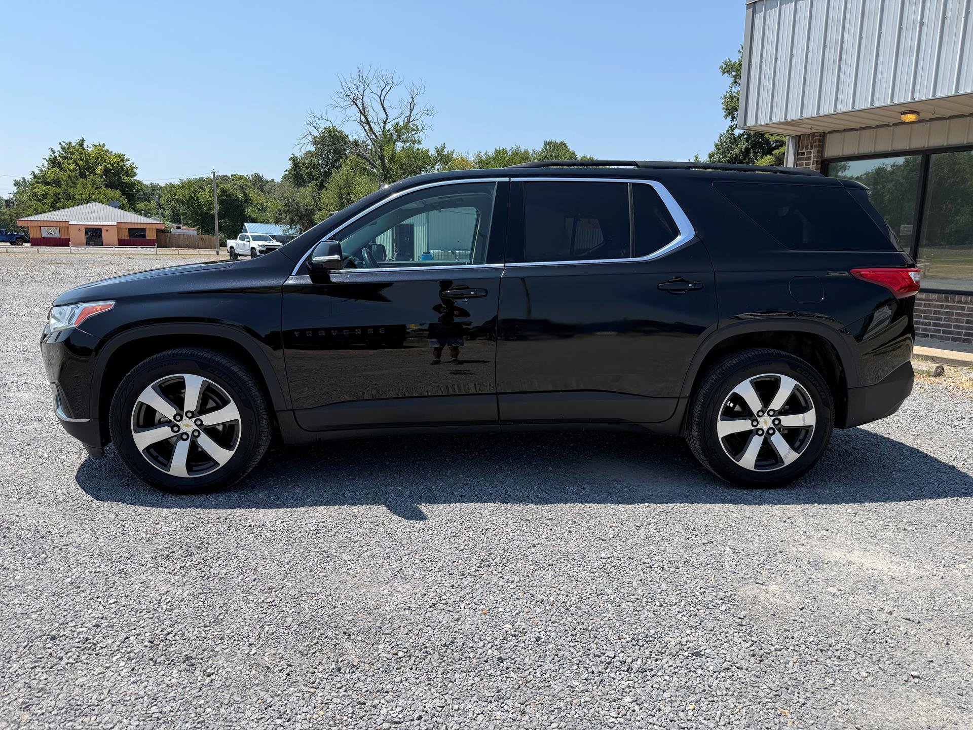 Used 2019 Chevrolet Traverse LT w/ LT Premium Package FWD image 4