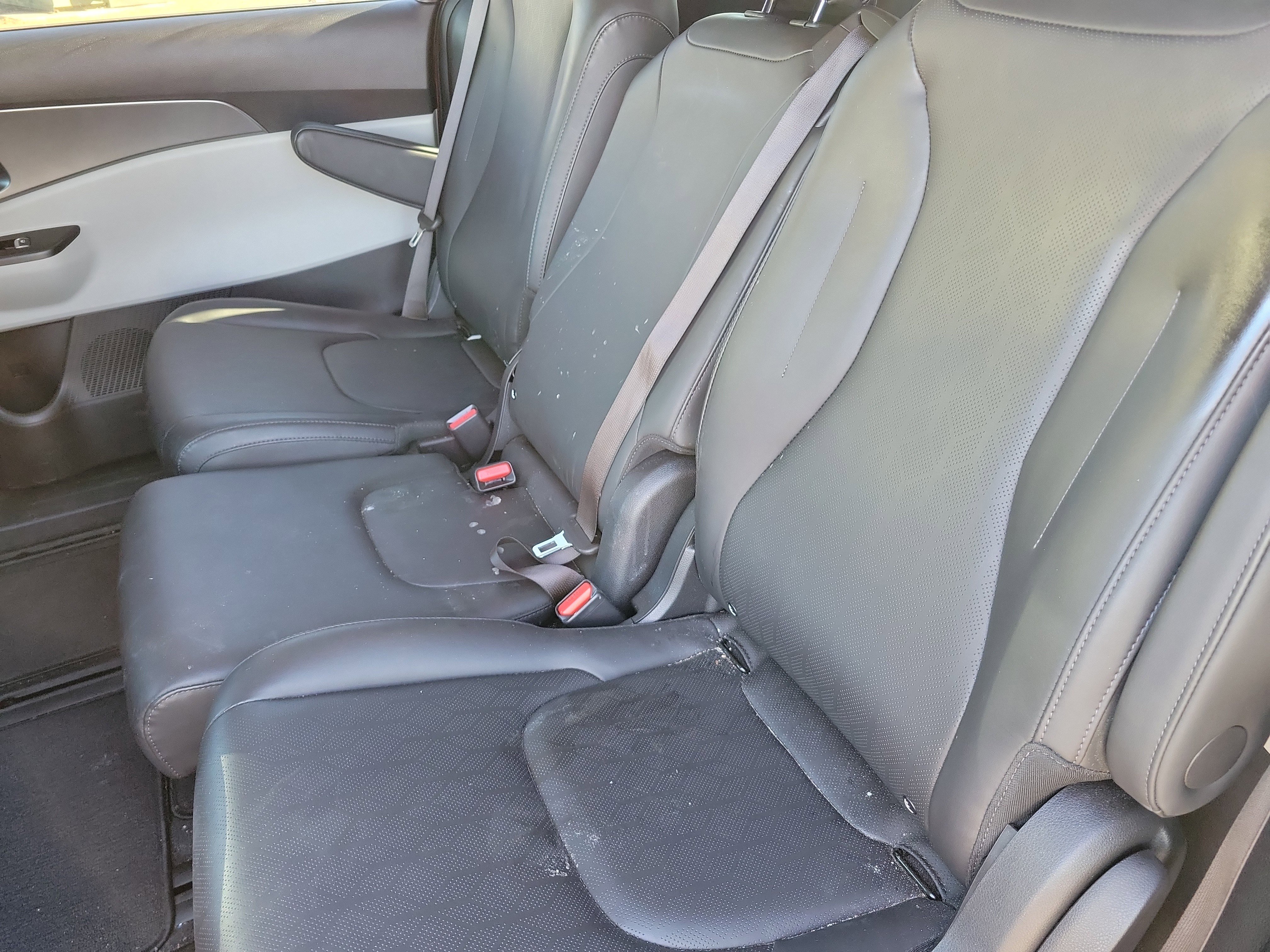 Used 2023 Kia Carnival LX image 7