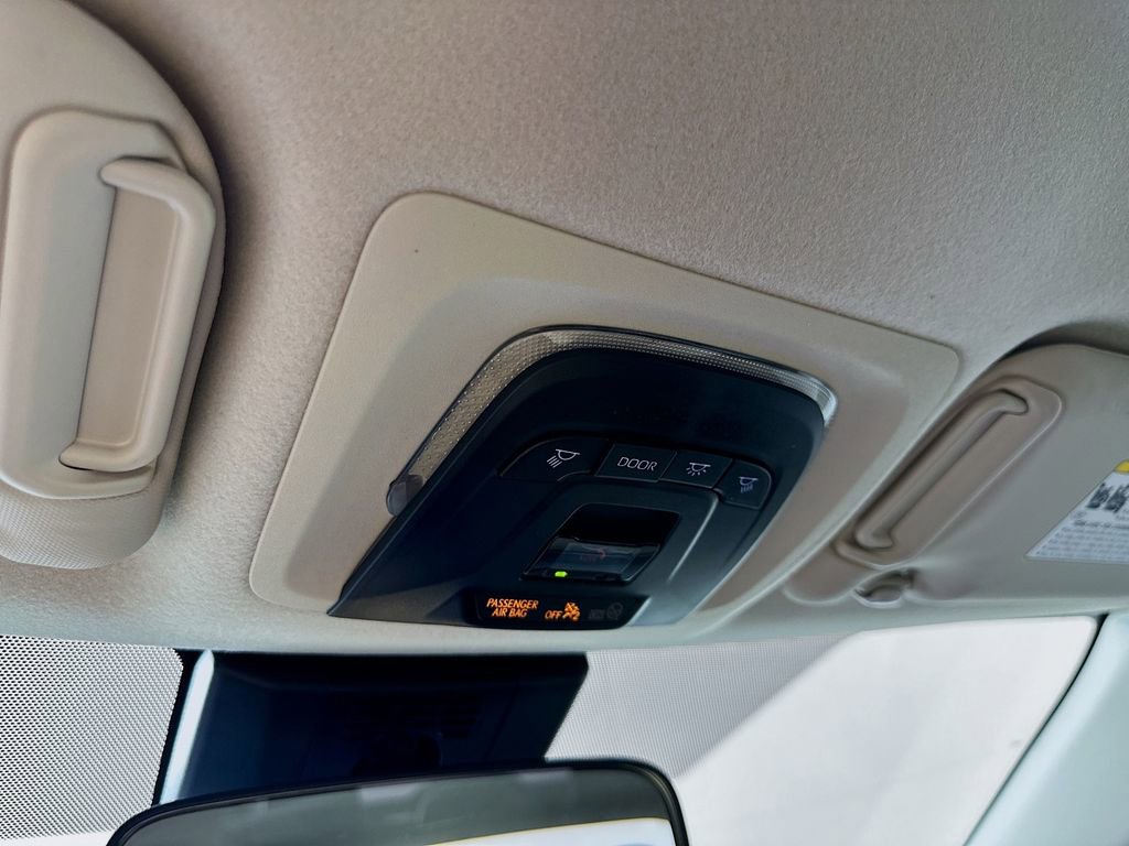 Used 2025 Toyota Corolla LE image 32