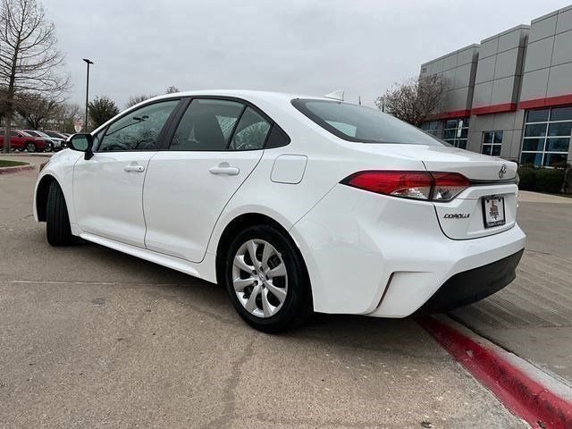 Used 2025 Toyota Corolla LE image 2