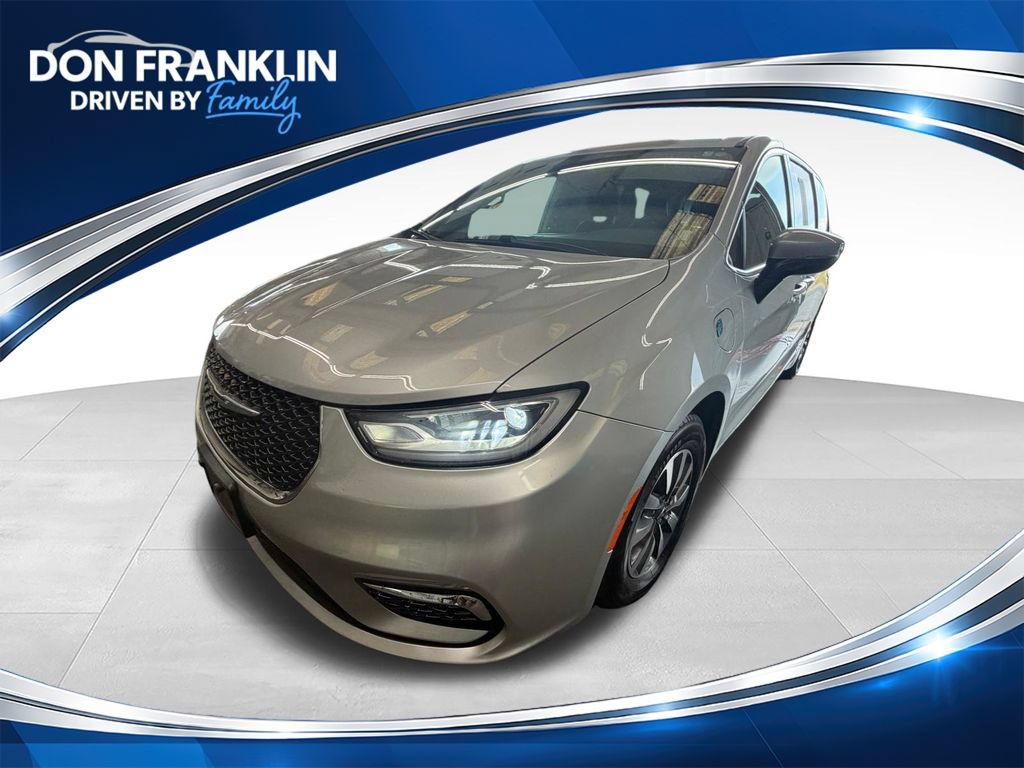 Used 2023 Chrysler Pacifica Touring-L FWD image 1