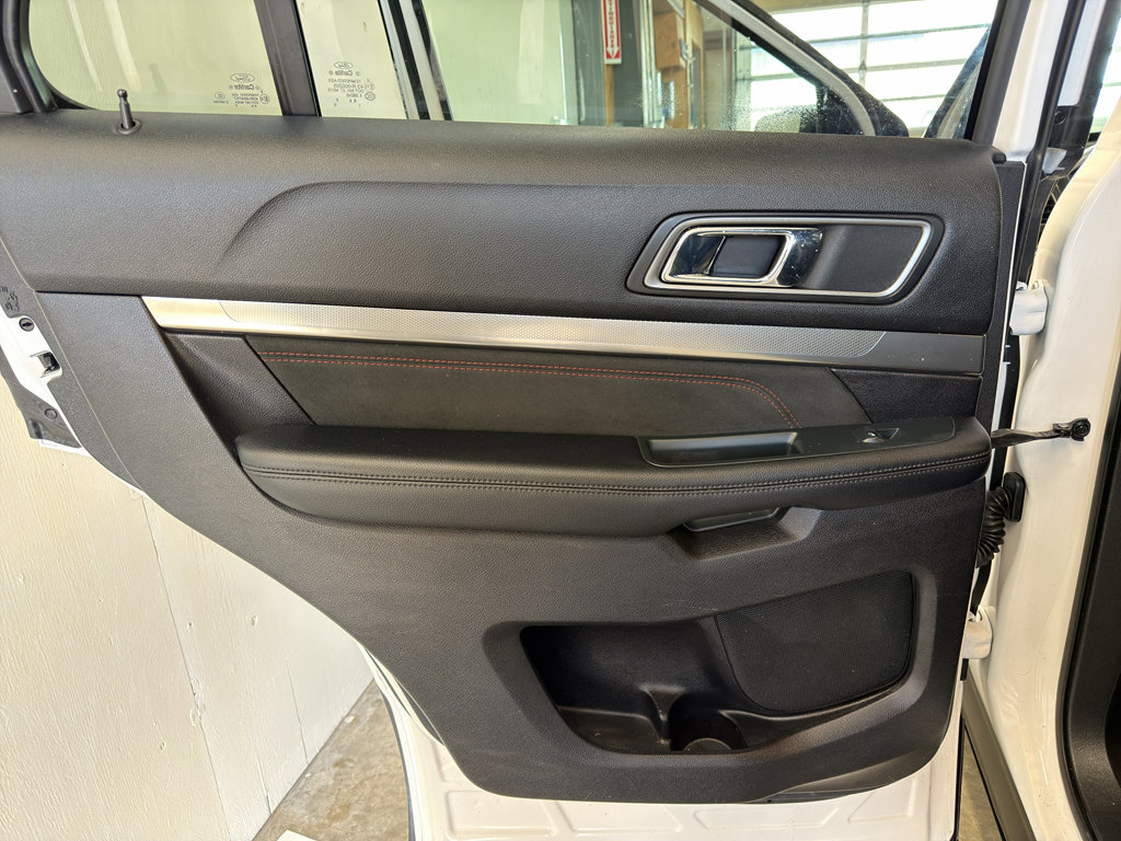Used 2019 Ford Explorer XLT w/ Equipment Group 202A AWD/4WD image 28
