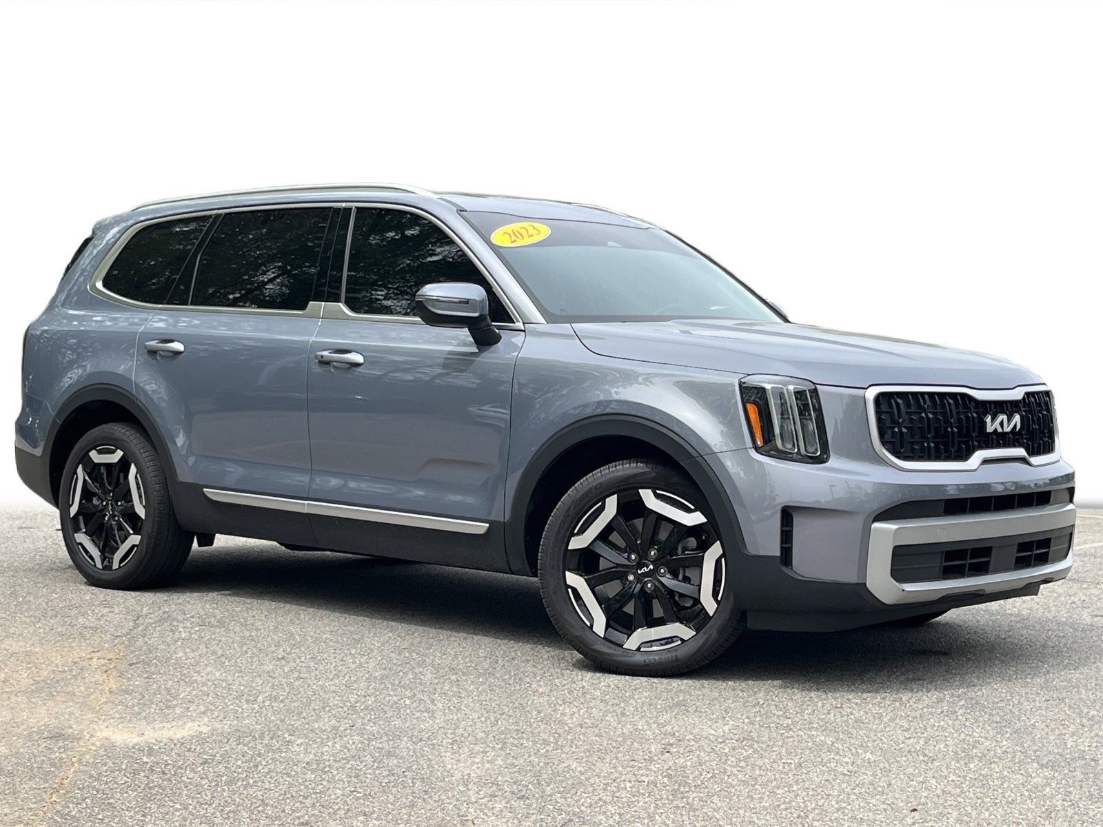 Used 2023 Kia Telluride EX w/ EX Captain's Chair Package image 2